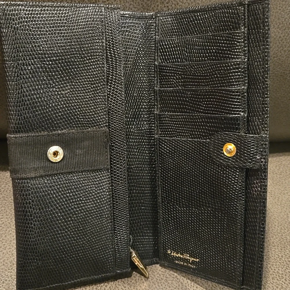 Salvatore Ferragamo Wallet Black Textured Accessory with Gold Detail - Picture 4 of 10